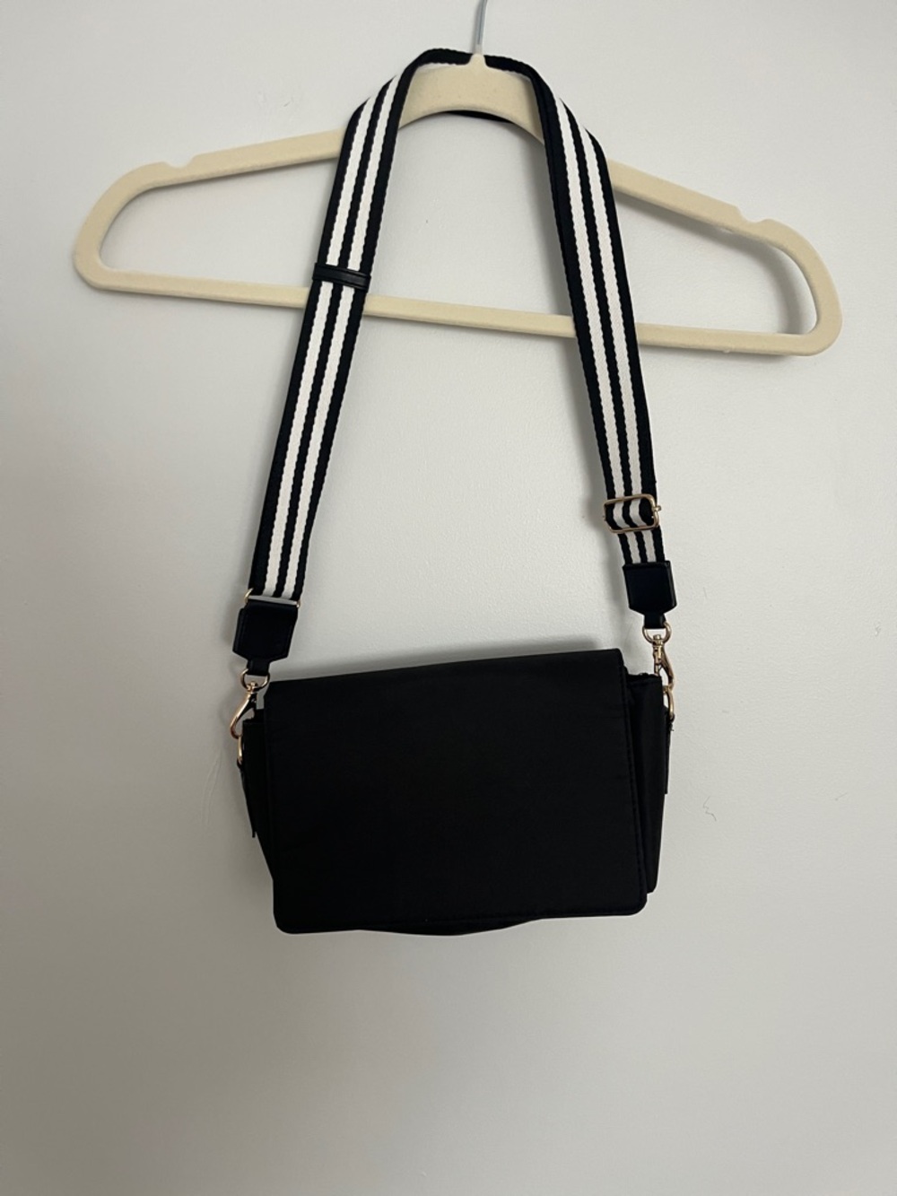 Totesavvy Crossbody - With Wipe Compartment and Changing Pad